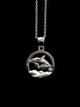 将图片加载到图库查看器，Mother Orca &amp; Calf NORTHERN SPIRIT Sterling Silver Pendant with Canadian Diamond

